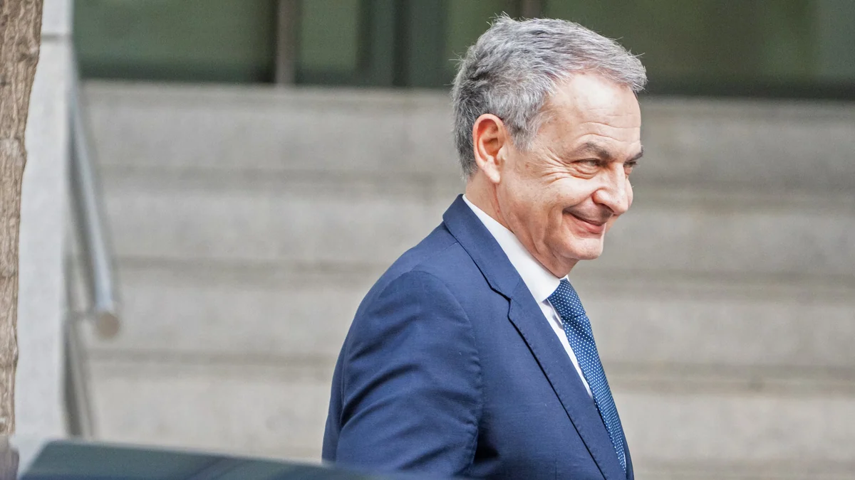 Un reloj con esmeraldas, figuras de oro y plata, o una botella de vodka: los 500 regalos que declaró Zapatero como presidente