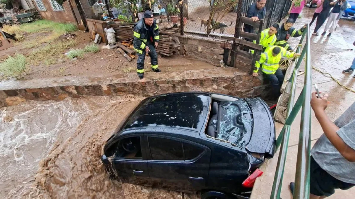 Lluvias en Chihuahua dejan un muerto, viviendas inundadas y decenas de rescates tras desbordamiento de arroyos