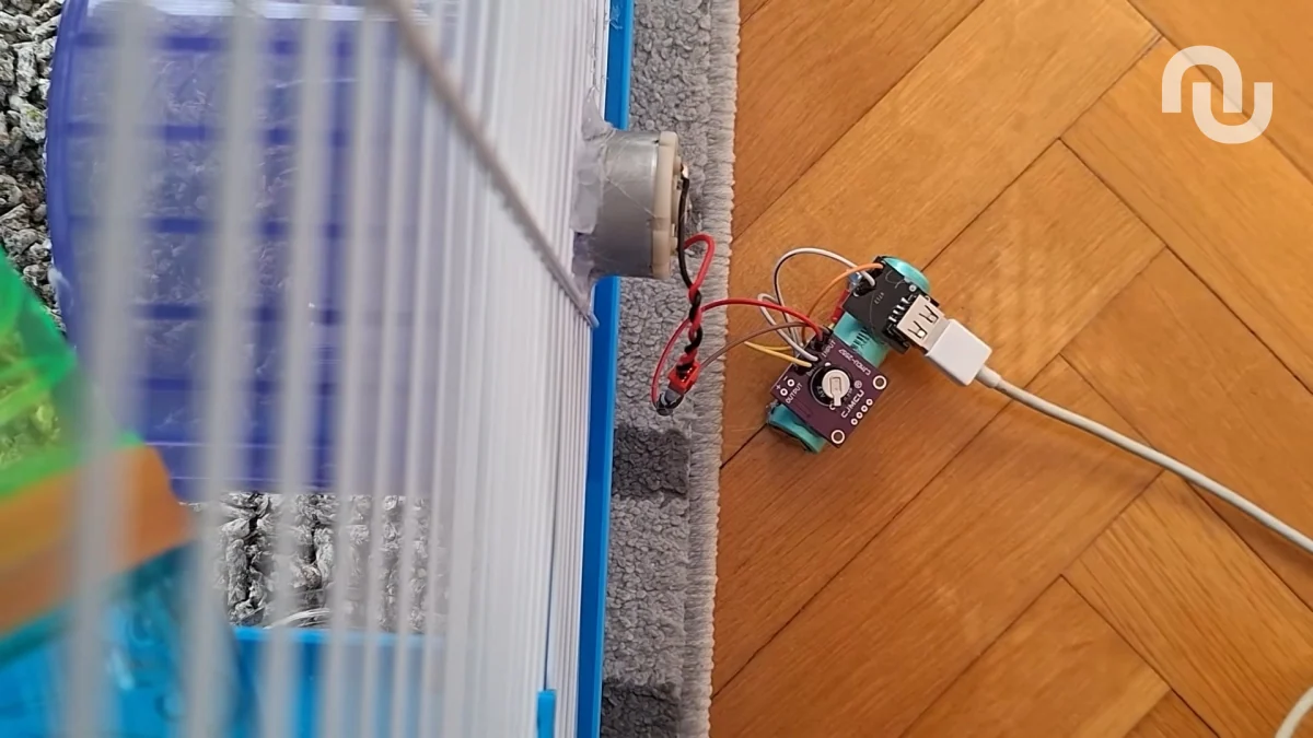 Un ado transforme la roue de son hamster en chargeur de smartphone