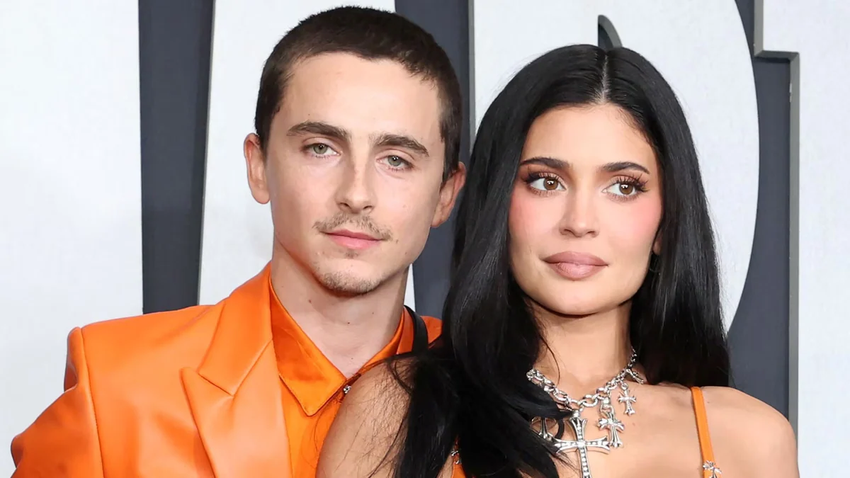 Timothée Chalamet y Kylie Jenner presumen su amor con un beso en la final del Mundial 2026