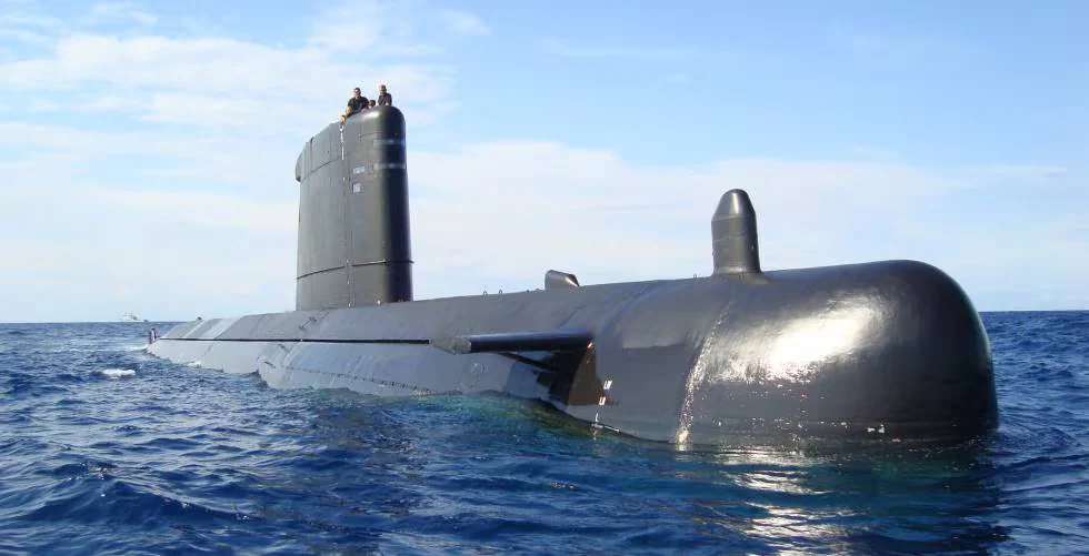 El CNI retiró el acceso a secretos a un sargento de la Armada que ocultó su boda con una rusa