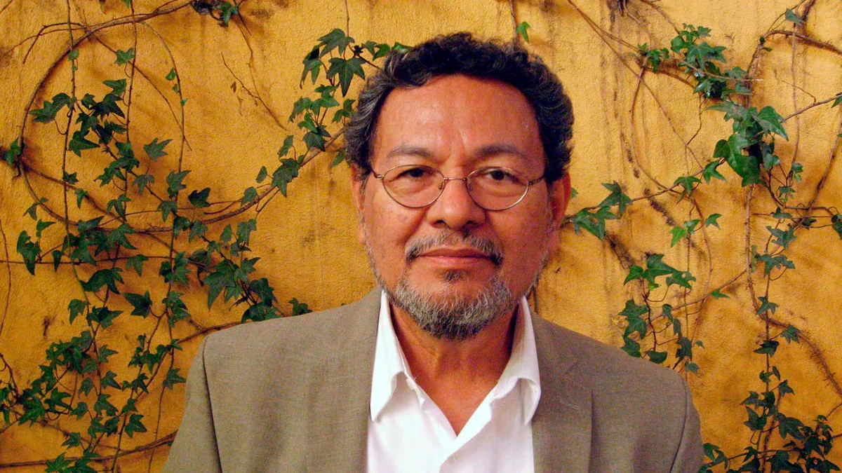 El autor Élmer Mendoza denuncia que la élite intelectual mantiene el estigma contra el género negro