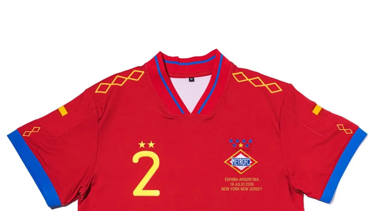 Metro de Madrid lanza una edición especial "campeón del mundo" de su camiseta de la selección española