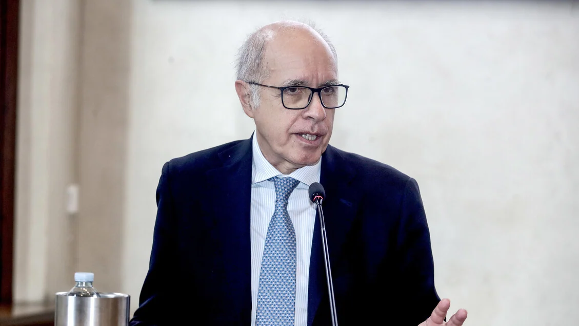 Azzone: "Creare banche leader per non essere marginali in Ue"