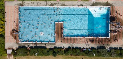 Dresden: Anonymer Gönner spendiert Kindern den Freibad-Eintritt