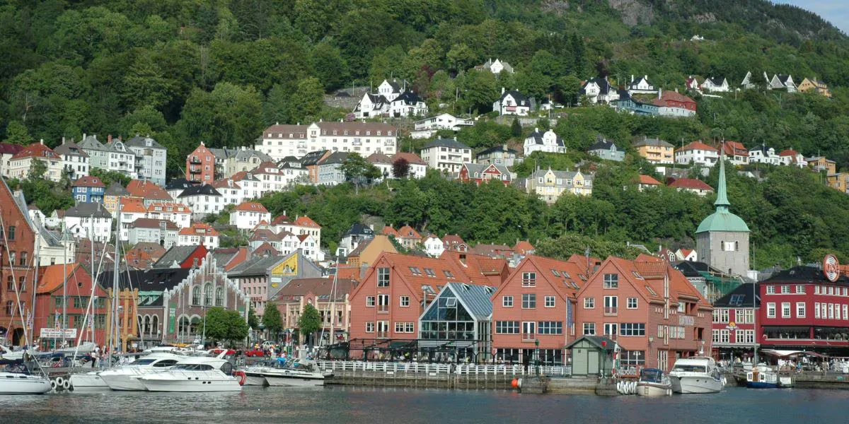 De capital vikinga a destino turístico imperdible: así es Bergen, la ciudad que enamora en el Atlántico Norte