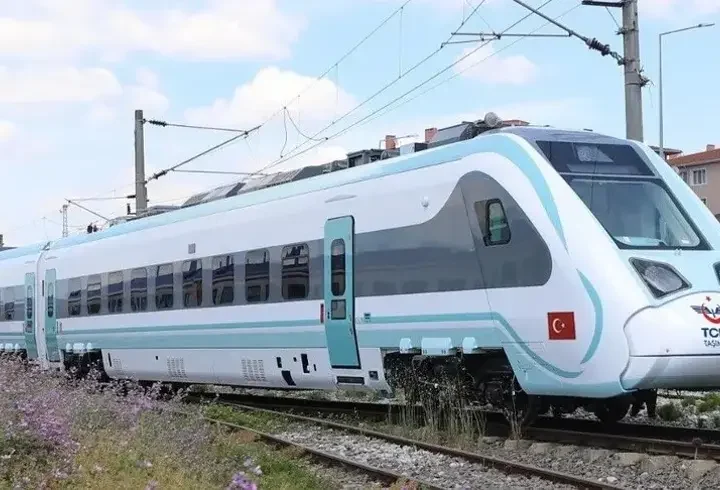 Milli hızlı tren 240 kilometre hıza ulaştı