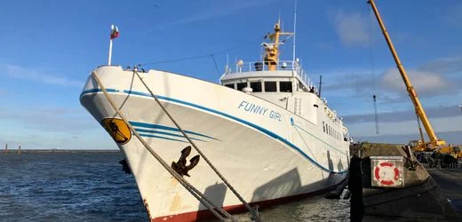 Helgoland: Fähre »Funny Girl« treibt manövrierunfähig in der Nordsee