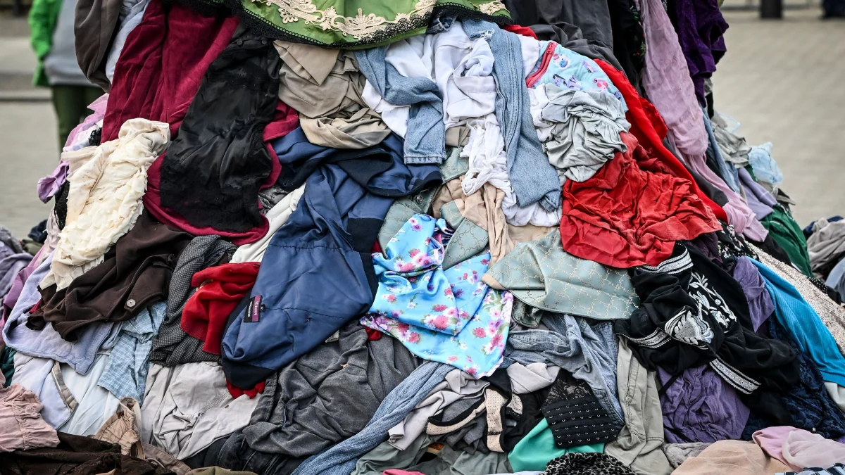 Modebranche: Große Firmen dürfen unverkaufte Kleidung nicht mehr wegwerfen
