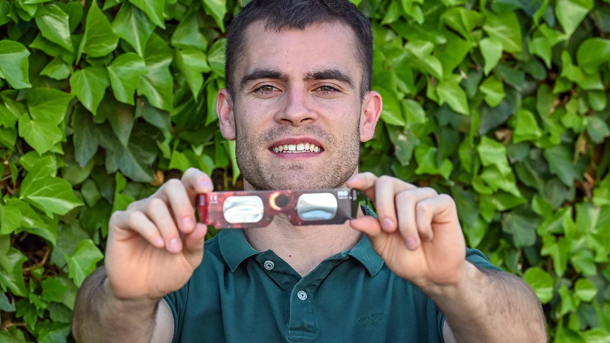 De hacer motores de coches a vender más de 600.000 gafas de la NASA para el eclipse del siglo: las siete vidas de Nuño, el joven burgalés que se asoció con la IA