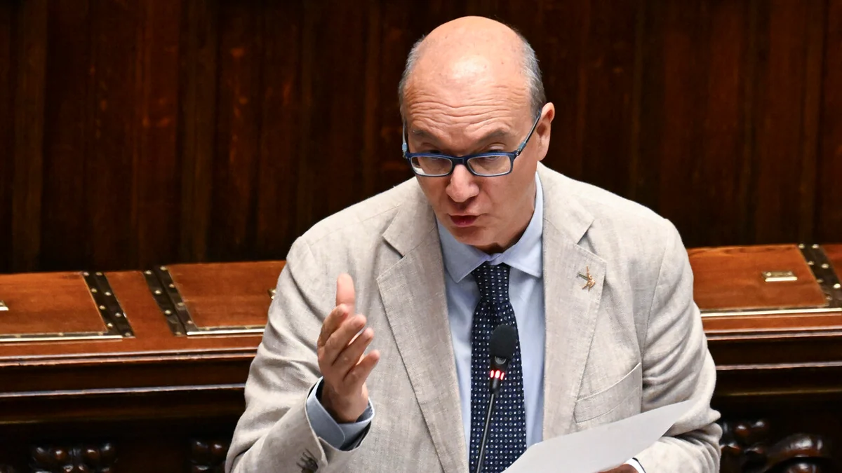 Il ministro Valditara: 'Scrivere l'Italia agli italiani è condivisibile'