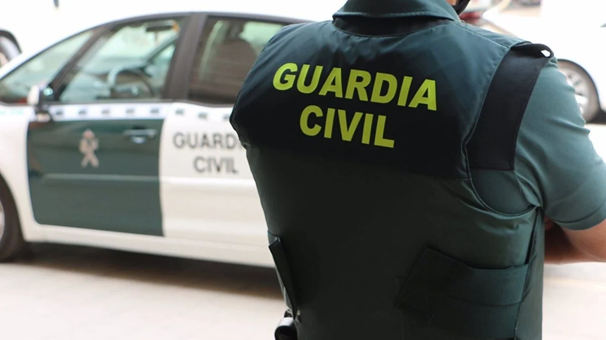 Detienen a dos menores en un pueblo de Valencia tras entrar con dos bates y una navaja en un instituto