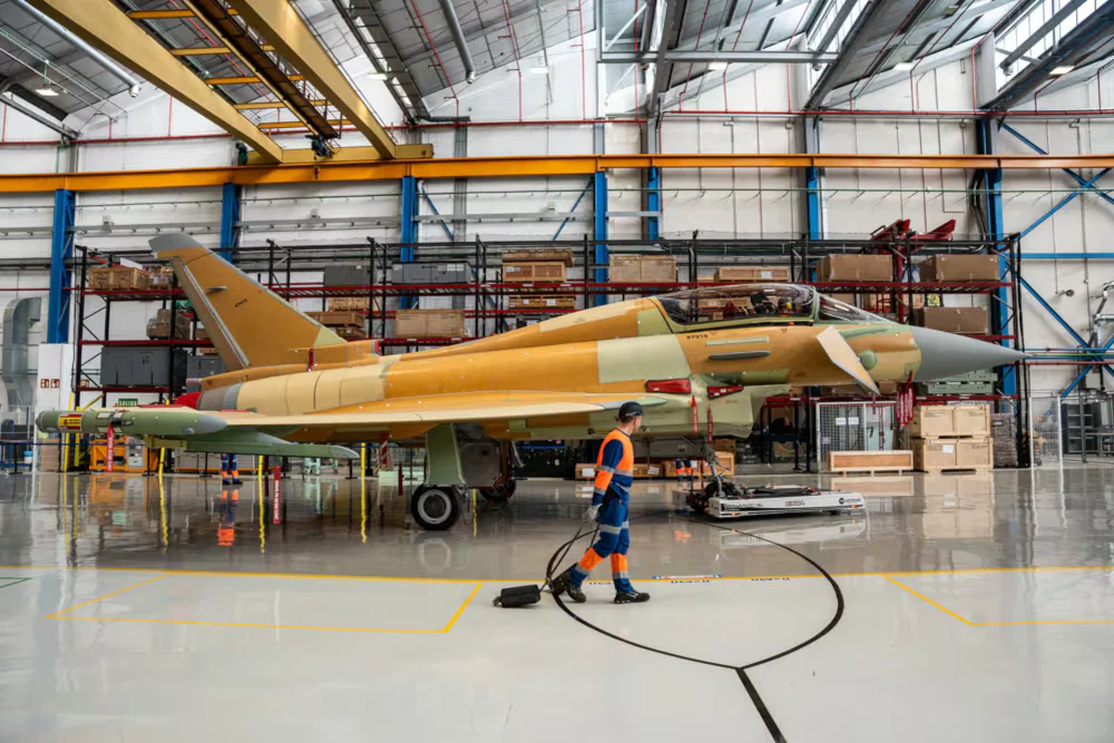 El primer Eurofighter Halcón de España termina su montaje y se prepara para despegar