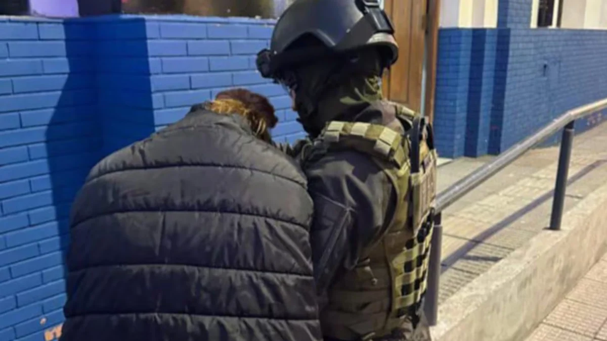 Una madre y su hijo fueron detenidos en Córdoba por vender cocaína desde su casa
