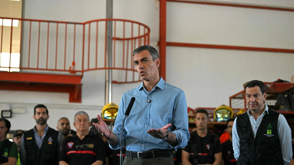 Pedro Sánchez apela a la firma de un pacto nacional frente a la emergencia climática delante de Juanma Moreno, investido gracias a Vox