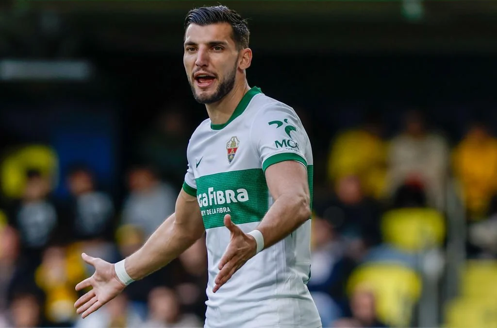 Rafa Mir, a juicio: el futbolista se enfrenta a diez años y medio de cárcel por violar a una joven en su chalé de Bétera