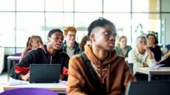 Phone contract comparisons 'amounted to mis-selling' student loans, MPs say