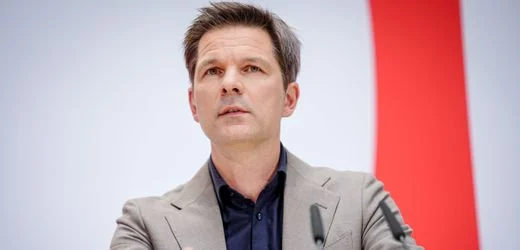 Berlin: SPD-Spitzenkandidat Steffen Krach zeigt sich offen für Bündnis mit der CDU