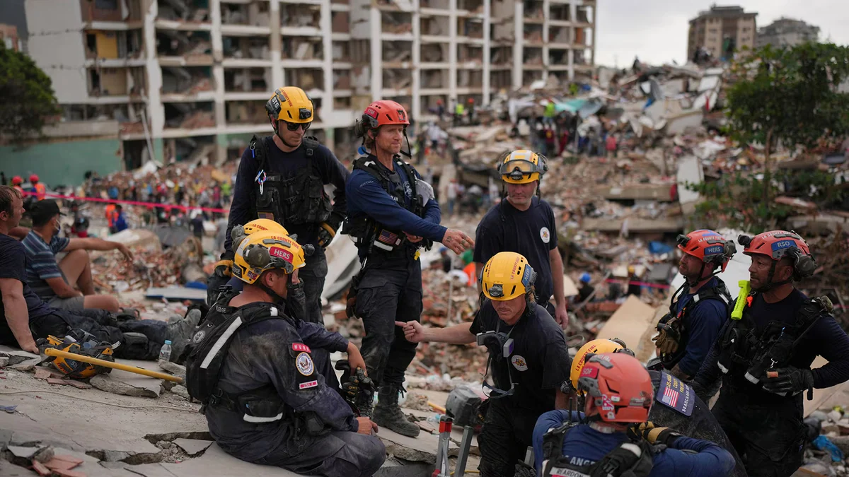 El Departamento de Bomberos de Los Ángeles continúa las tareas de búsqueda y rescate en Venezuela