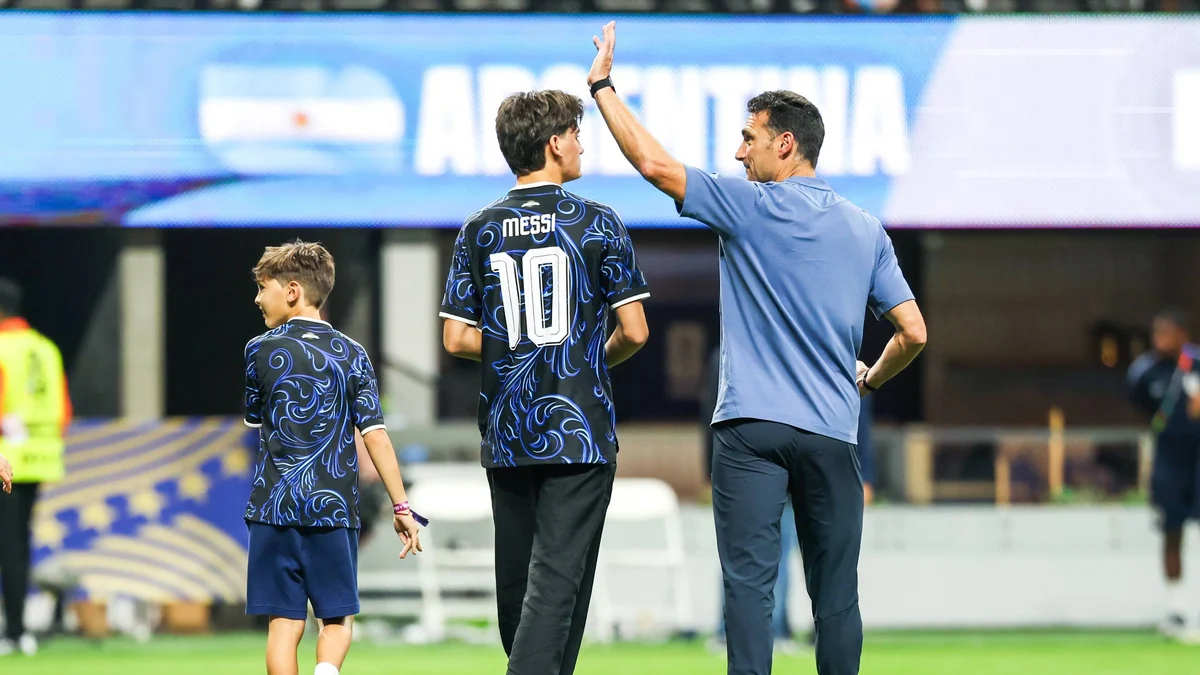 El tierno momento que vivió Scaloni con sus hijos y su esposa española Elisa Montero tras el pase a la final del Mundial 2026