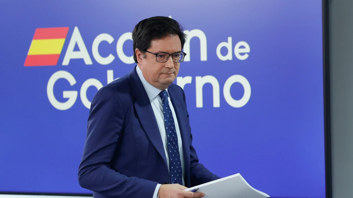 El Gobierno ya tiene su canal de cabecera: tres empresarios afines al PSOE se alían con el argentino José Luis Manzano para llevar a la TDT el proyecto que no pudieron crear en Prisa