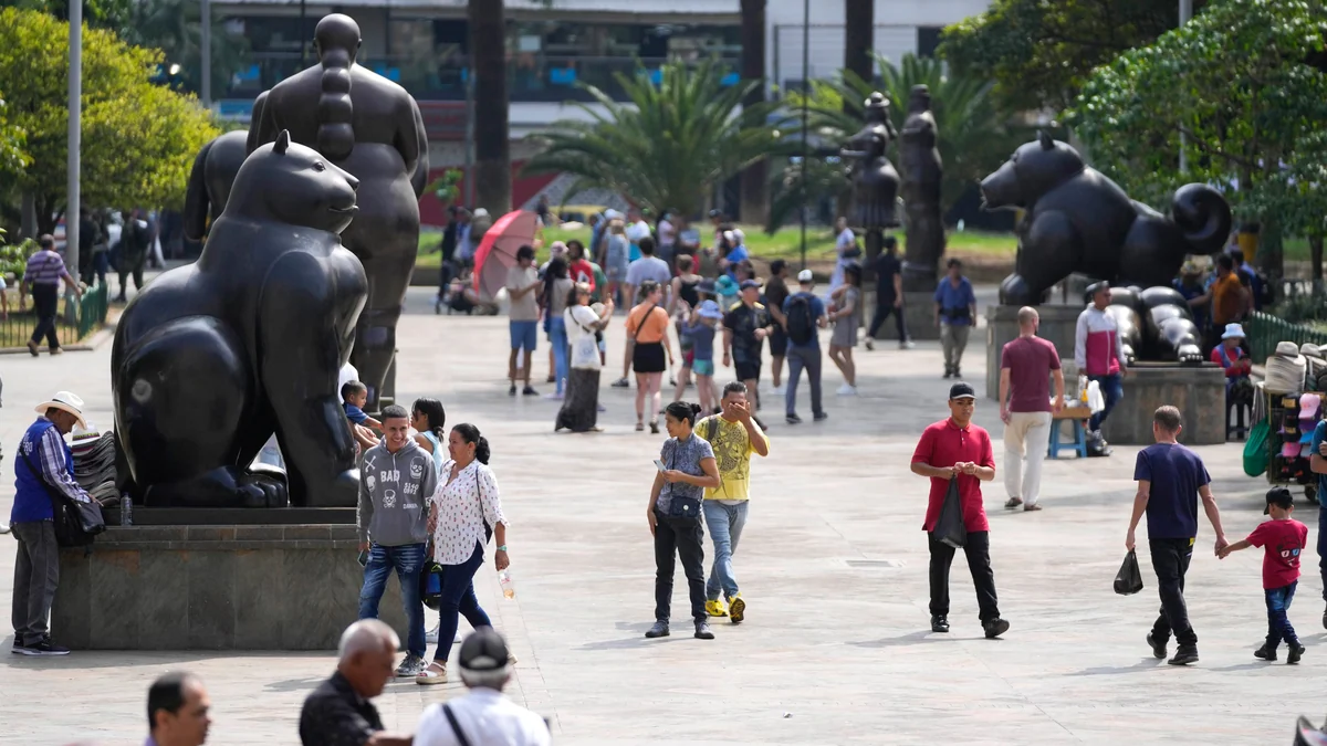 Detectado un artefacto explosivo en plena Plaza Botero en Medellín: una persona fue detenida
