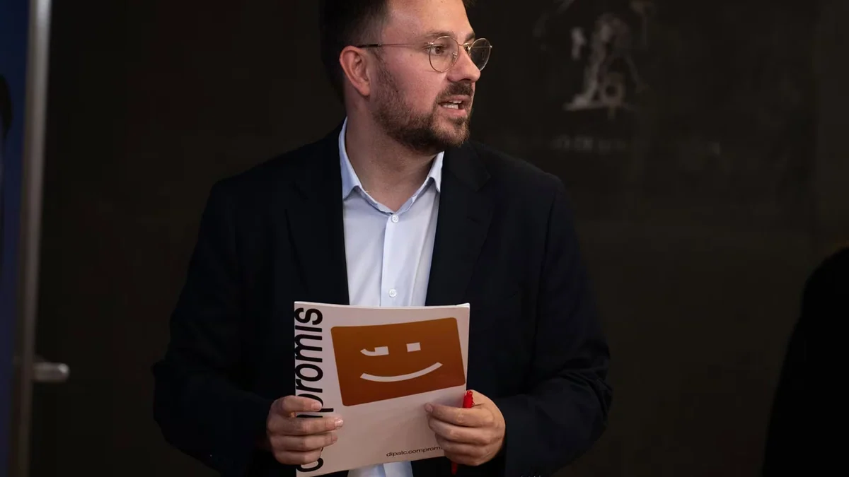 Alberto Ibáñez (Compromís) aboga por negociar con IU y Podemos en Valencia antes de decidir sobre la alianza con Sumar