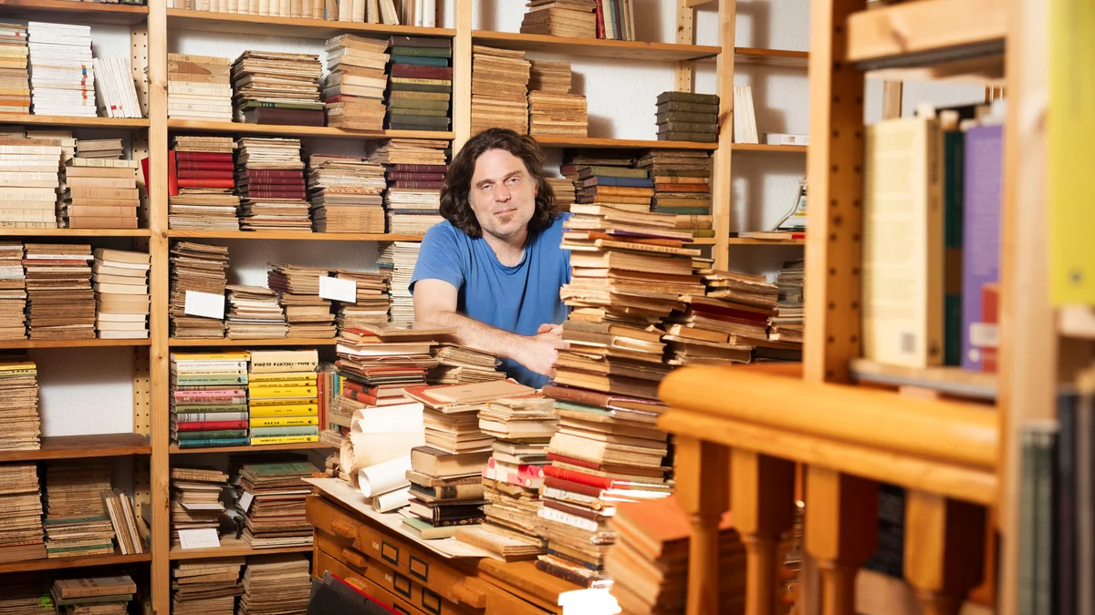Cuando el conocimiento de internet ya no es suficiente: la IA le pone el ojo a las librerías de segunda mano