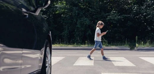 Neuwagen: Erweiterter Notbremsassistent soll auch Fußgänger und Radfahrer schützen