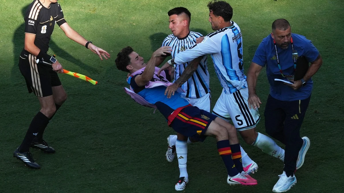 El mal perder de Argentina: pelea tras la derrota y desplante a España durante la entrega de la Copa