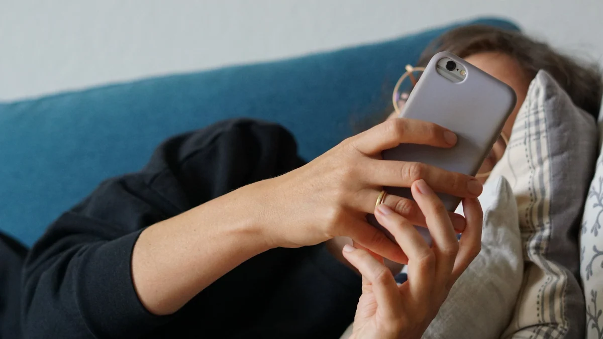 Brüssel droht: Facebook und Instagram sollen unendliches Scrollen beenden