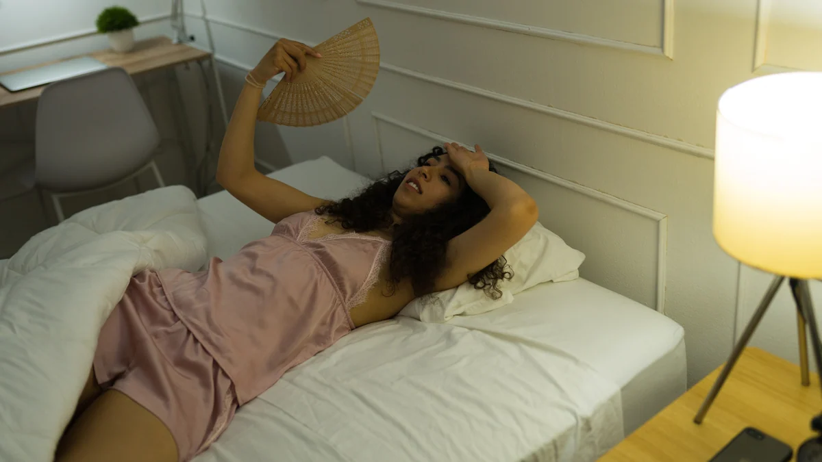 Dormir en verano: La ciencia del sueño roto por el calor