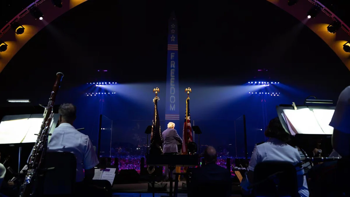 Trump culmina el aniversario de EEUU entre fuegos artificiales y un nuevo llamamiento contra el comunismo