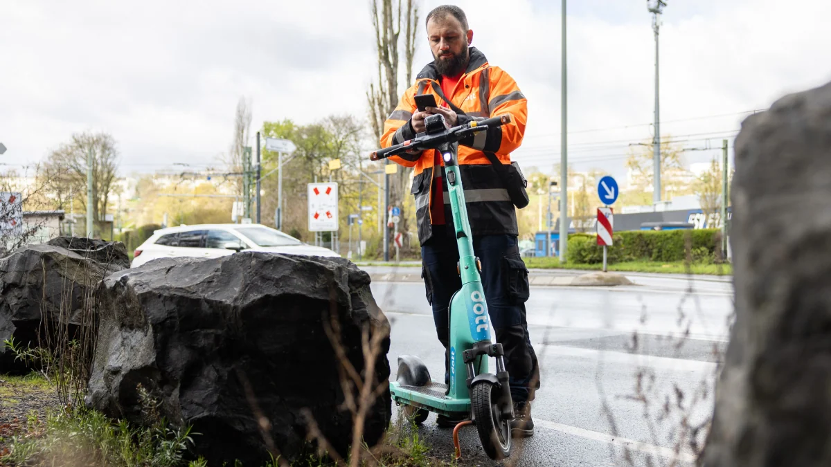Ärger mit E-Scootern: „Hat denen jemand ins Gehirn geschissen?“