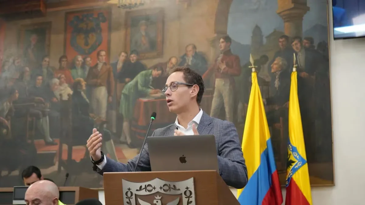 Denuncian intento de Gobierno Petro de modificar requisitos para nombrar a un “aliado” en la Caja de Sueldo de Retiro de la Policía Nacional: el señalado respondió