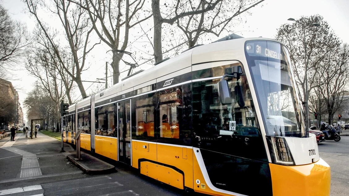 Chat tra dipendenti Atm Milano con immagini telecamere dei mezzi