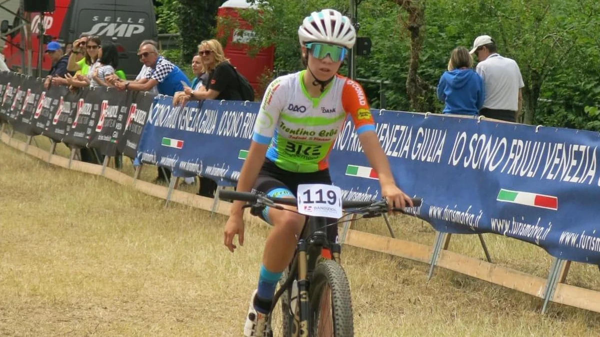Adele Cobelli muore in Trentino a 14 anni: è stata sbalzata da un’auto mentre si allenava in bici