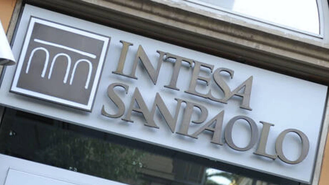 Intesa irrompe nel risiko, offerta da 30,6 miliardi per Mps