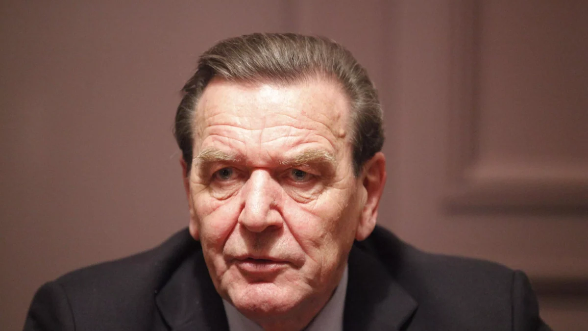 Guerre en Ukraine : l’Union européenne sceptique face à la proposition russe de nommer Gerhard Schröder comme médiateur