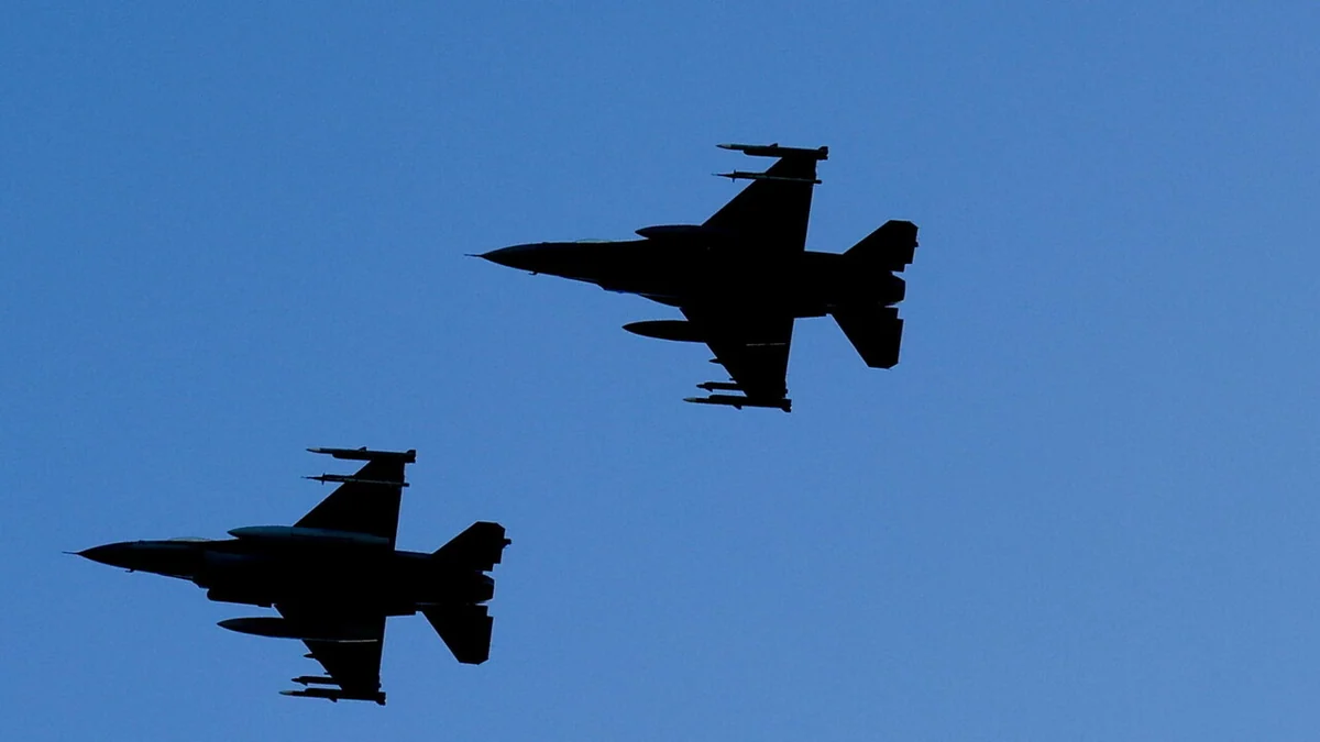 Gli Usa lanciano nuovi attacchi L'Iran spara contro il traffico di navi nello Stretto di Homuz