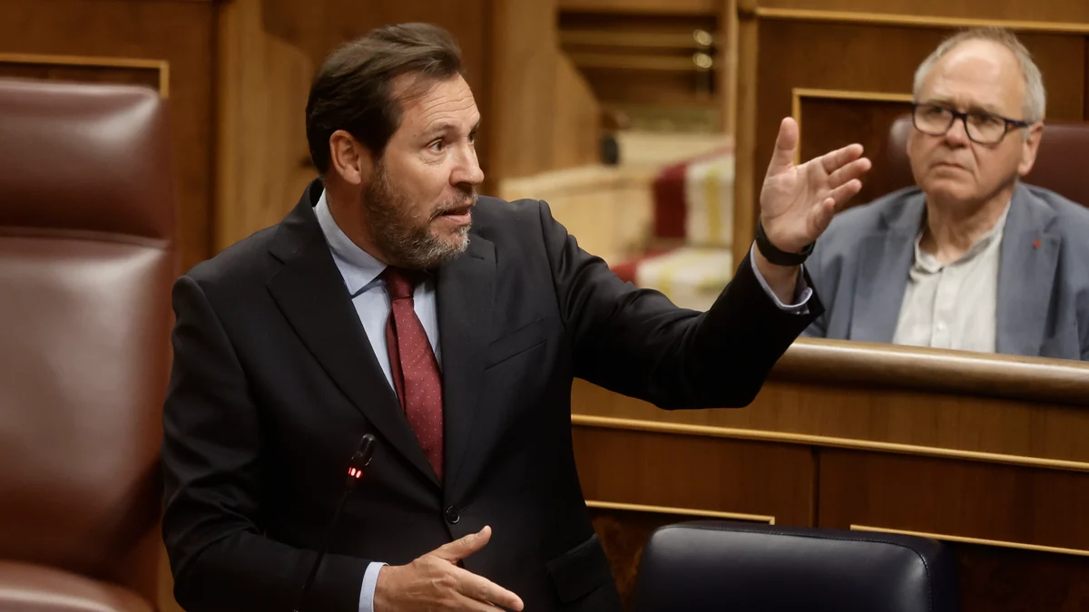 Puente carga contra los gobiernos del PP por "pedir al Gobierno que les resuelva la papeleta" ante los incendios y los 'populares' tachan su actuación de "miserable"