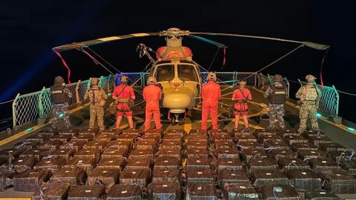 Dos embarcaciones y cerca de tres toneladas de cocaína aseguradas: nuevo golpe de la Marina en el Océano Pacífico