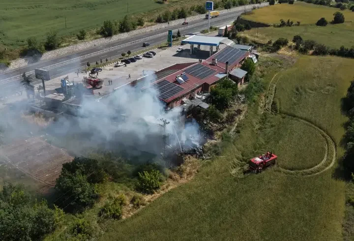 Kastamonu'da dinlenme tesisi, çıkan yangında hasar gördü
