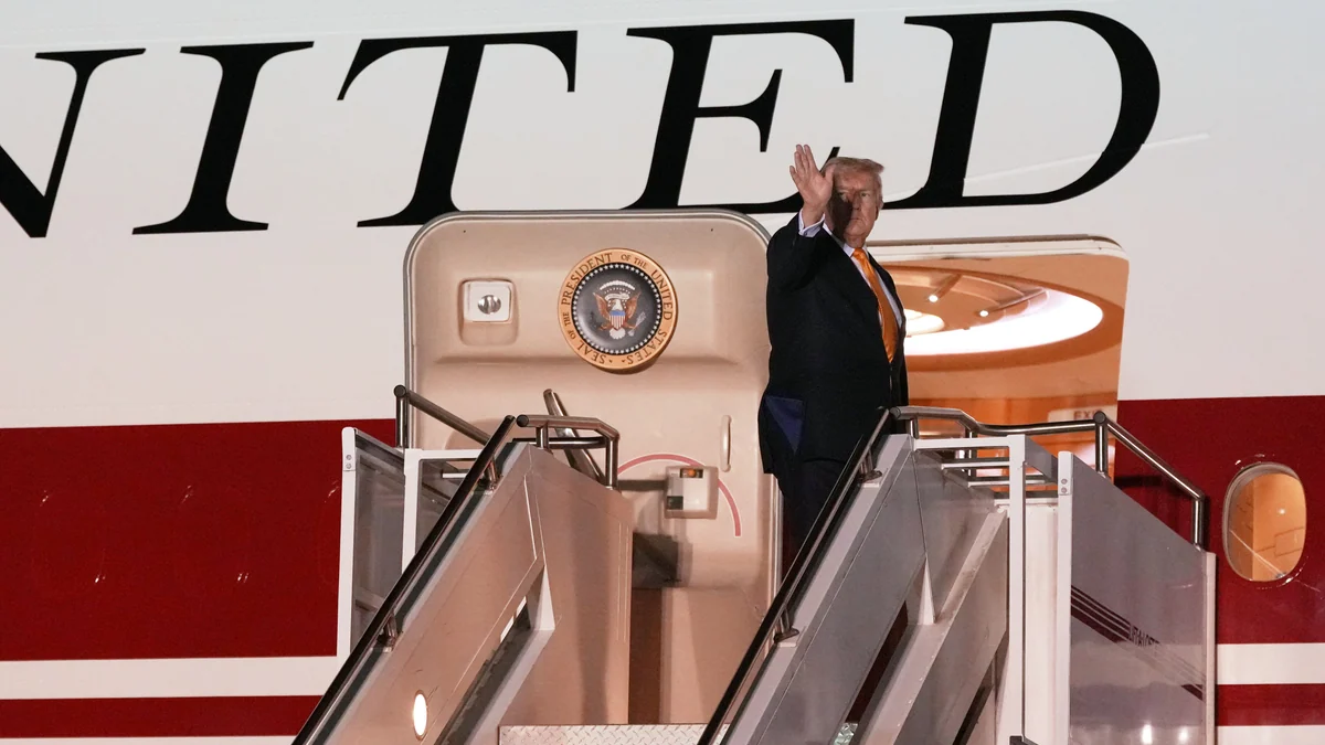 Trump viaja “por razones de seguridad” en el antiguo ‘Air Force One’ en lugar del avión que le regaló Catar