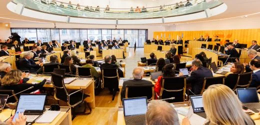 Hessen: Zwei Monate Landtag, 23.000 Euro – und keine einzige Plenarsitzung
