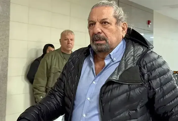 Erman Toroğlu, 3 yıla kadar hapsi istenen davadan beraat etti