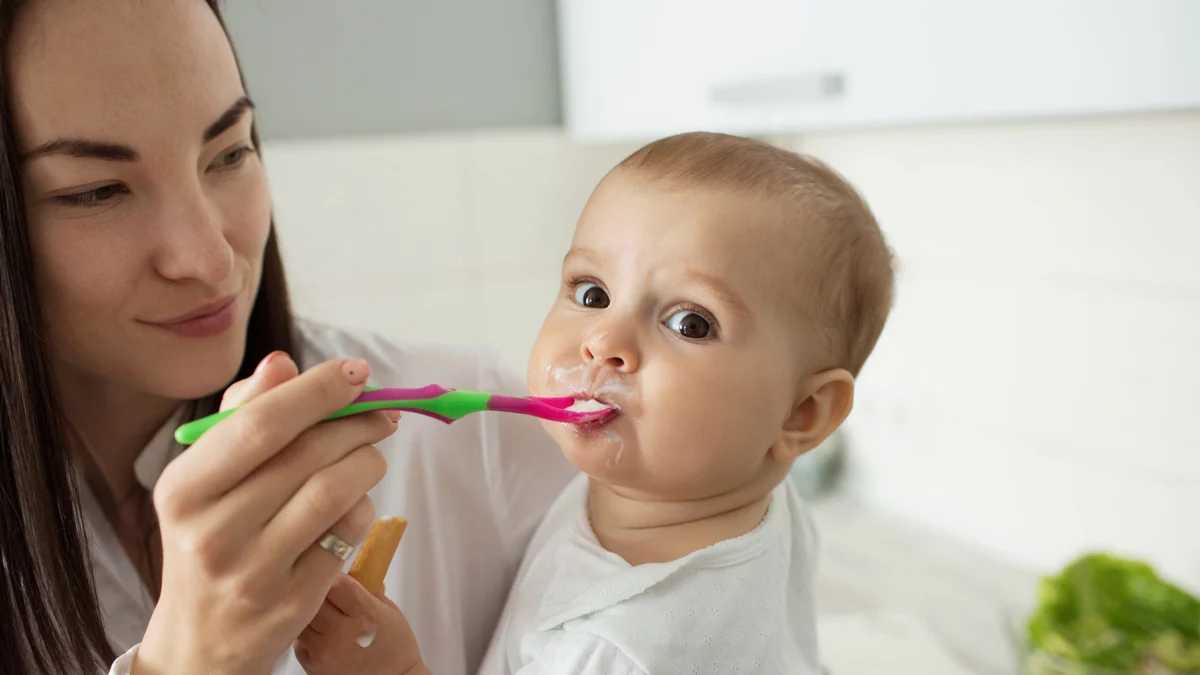 Tradicional o autorregulado: cuál es la mejor forma de incorporar alimentos solidos a los bebes