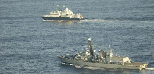 Russisches Kriegsschiff setzt offenbar Warnschüsse im Ärmelkanal ab