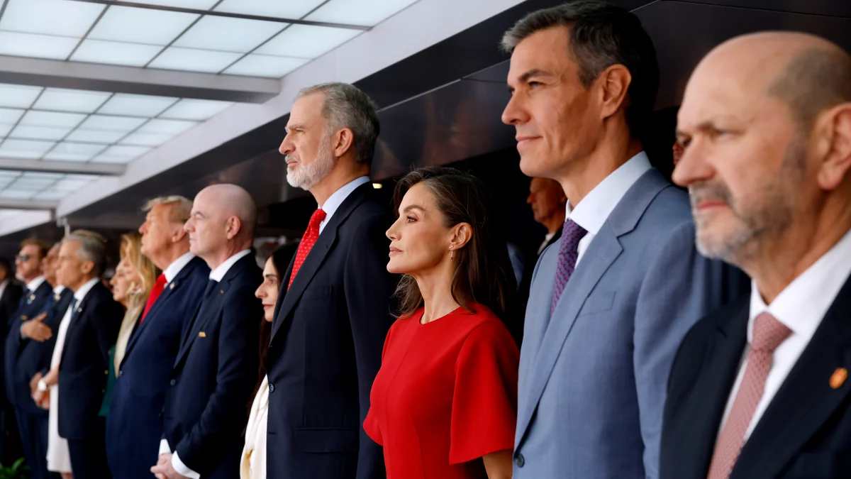 La Reina Letizia, la Princesa Leonor, la Infanta Sofía y hasta el Rey Felipe, conjuntados de rojo pasión para apoyar a la Selección