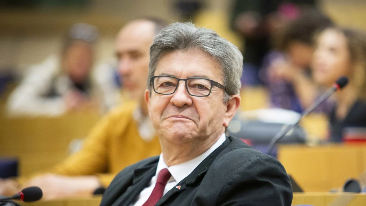 Face à Sony, Jean-Luc Mélenchon promet une loi pour sauver les jeux vidéo physiques